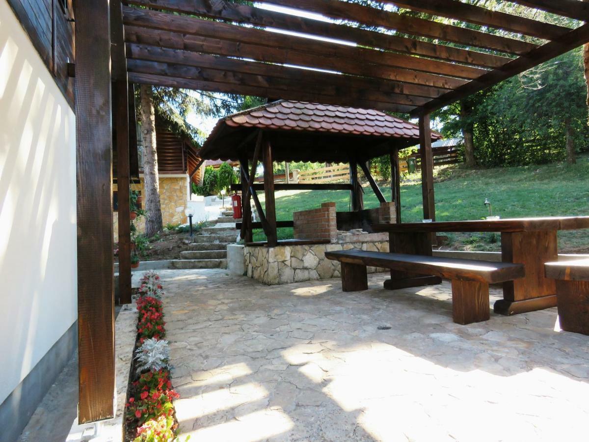 Guesthouse Stefanac Otocac Exterior photo